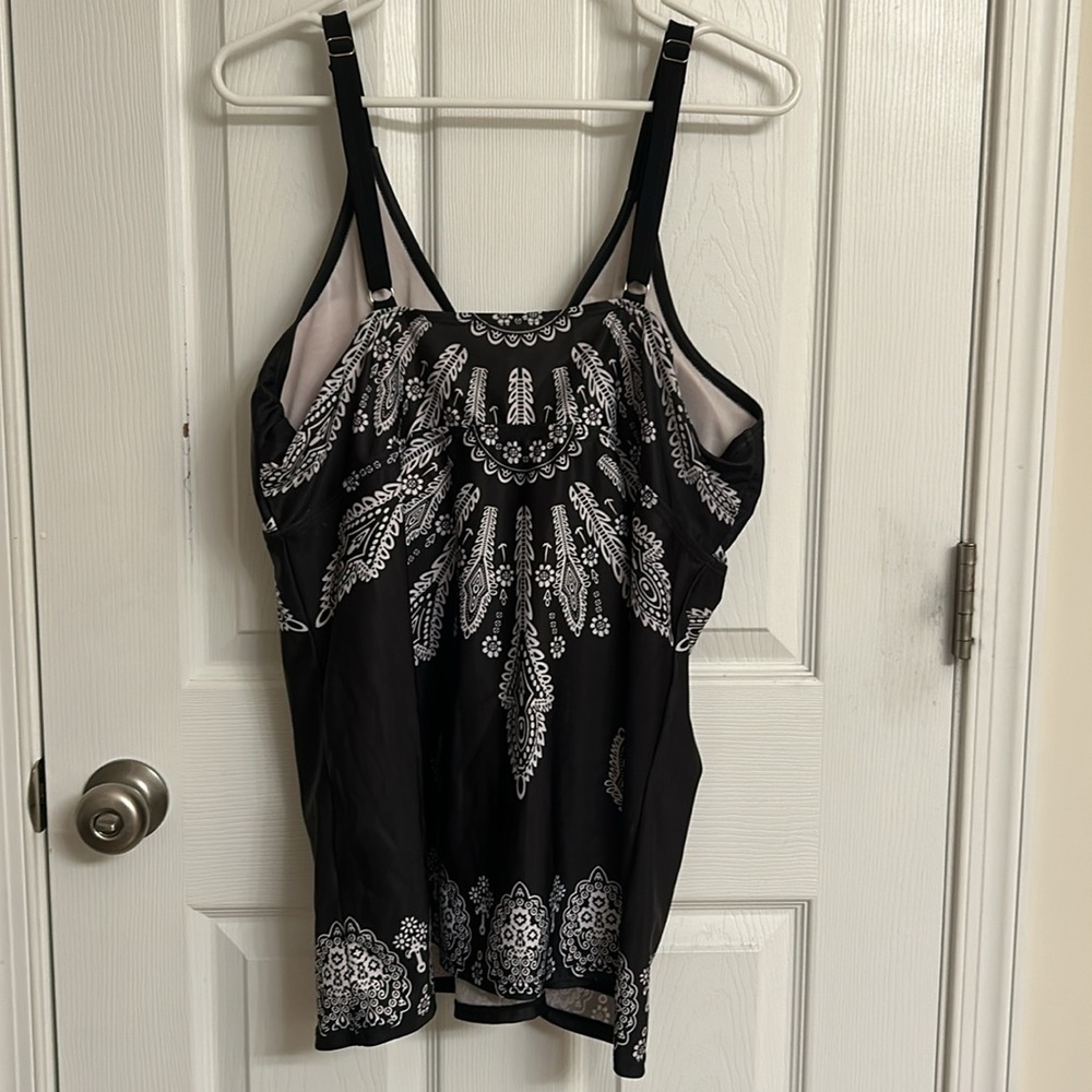 Black White Floral Print Swimsuit Top Removable Pads Adjustable Straps Size XXXL - Picture 4 of 8